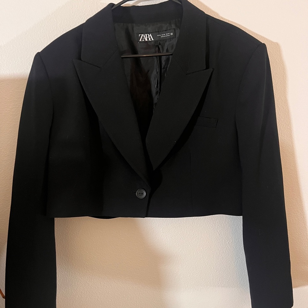 Zara Women's Elegant Black Blazer